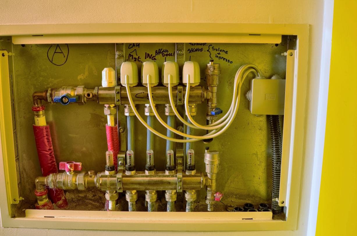 Underfloor Heating in Listed Buildings and Conservation Areas: Finding the Right Installer (2026)
